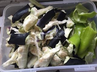 尖椒炒<a href=/shicai/shucai/QieZi/index.html target=_blank><u>茄子</u></a>