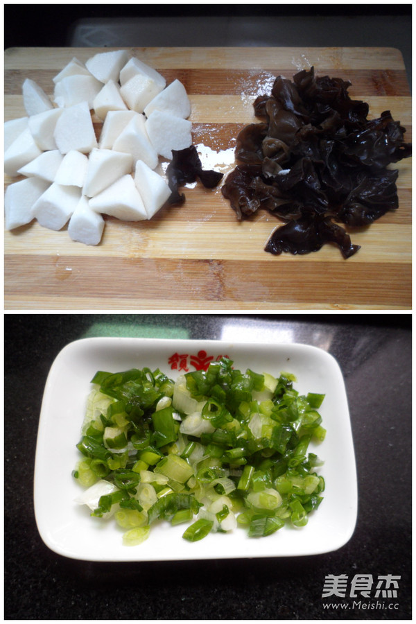 <a href=/shicai/shucai/ShanYao/index.html target=_blank><u>山药</u></a><a href=/shicai/shucai/MuEr/index.html target=_blank><u>木耳</u></a>丸子汤的做法