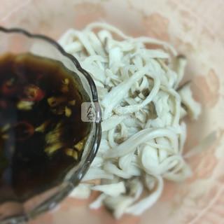 凉拌<a href=/shicai/shucai/XingBaoGu/index.html target=_blank><u><a href=/shicai/guopin/Xing/index.html target=_blank><u>杏</u></a>鲍菇</u></a>