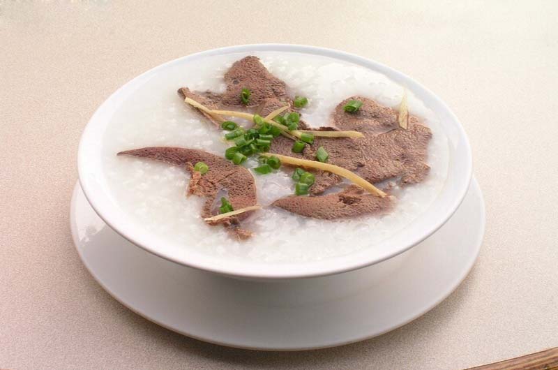 <a href=/shicai/rouqin/ZhuGan/index.html target=_blank><u>猪肝</u></a>粥的做法1