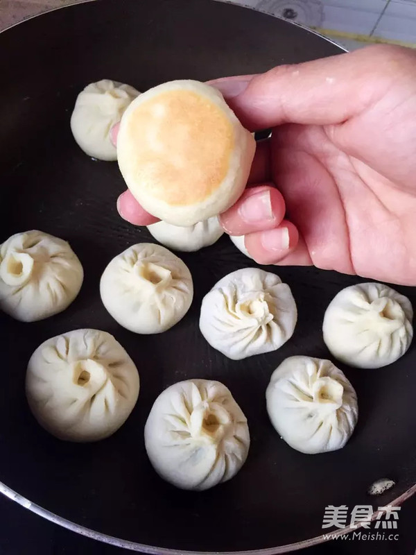 三鲜水煎包的做法