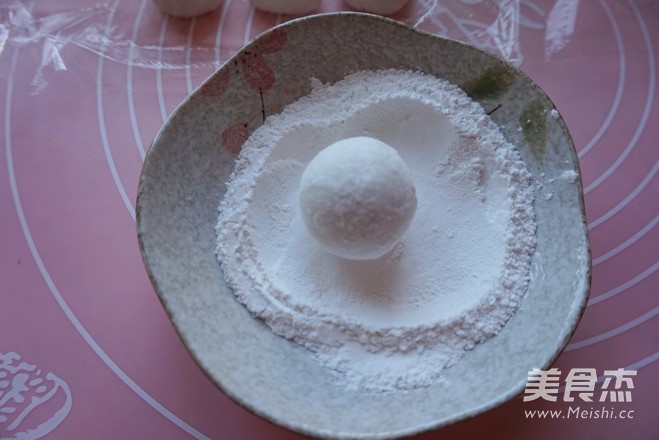 团团圆圆～五彩<a href=/shicai/guopin/HeiZhiMa/index.html target=_blank><u>黑<a href=/shicai/guopin/ZhiMa/index.html target=_blank><u>芝麻</u></a></u></a>汤圆的做法