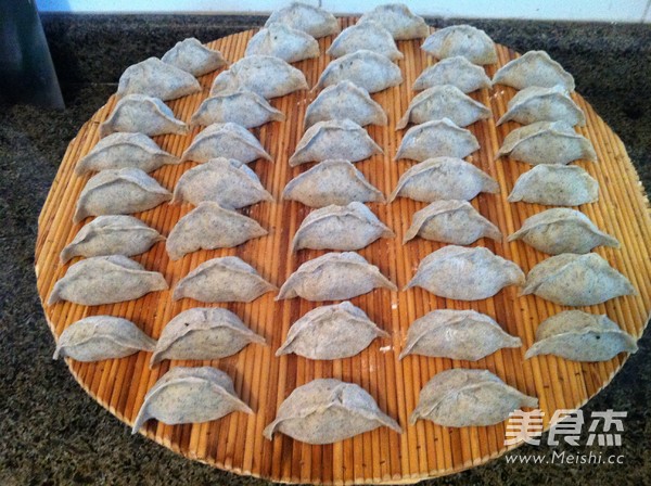 <a href=/shicai/mimian/HeiDou/index.html target=_blank><u>黑豆</u></a>面<a href=/shicai/shucai/XiaoBaiCai/index.html target=_blank><u>小<a href=/shicai/shucai/BaiCai/index.html target=_blank><u>白菜</u></a></u></a>素饺子的做法