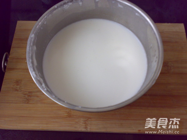 <a href=/shicai/guopin/XingRen/index.html target=_blank><u><a href=/shicai/guopin/Xing/index.html target=_blank><u>杏</u></a>仁</u></a><a href=/shicai/shucai/GuiHua/index.html target=_blank><u>桂花</u></a>露的做法