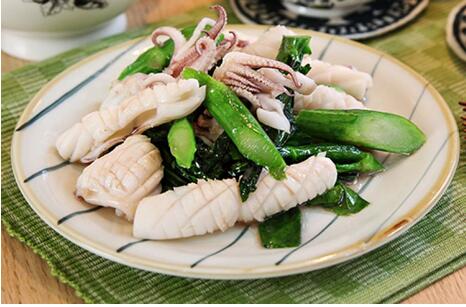 <a href=/shicai/shucai/JieLan/index.html target=_blank><u>芥兰</u></a>虾酱炒鲜鱿怎么做?