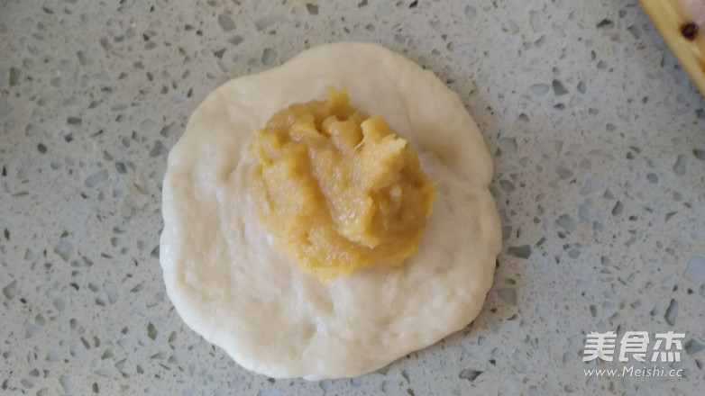 <a href=/shicai/shucai/HongShu/index.html target=_blank><u>红薯</u></a>包子的做法