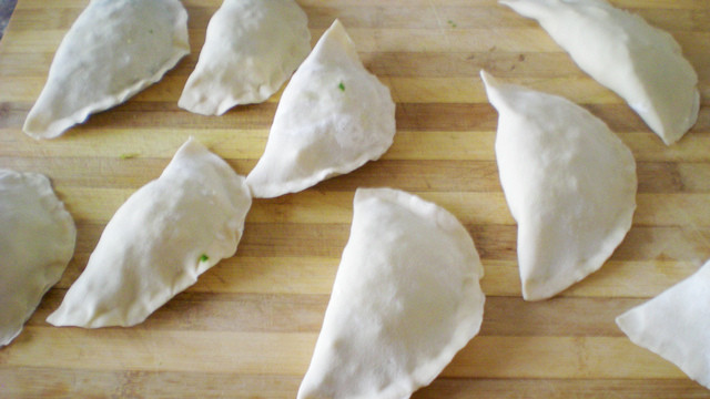 烙<a href=/shicai/shucai/JiuCai/index.html target=_blank><u>韭菜</u></a>盒子的做法