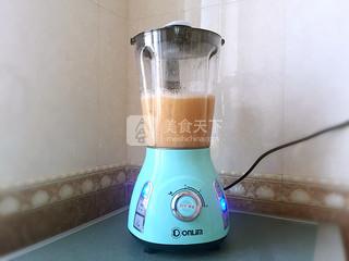 红<a href=/shicai/guopin/Zao/index.html target=_blank><u>枣</u></a><a href=/shicai/shucai/YinEr/index.html target=_blank><u>银耳</u></a>羹