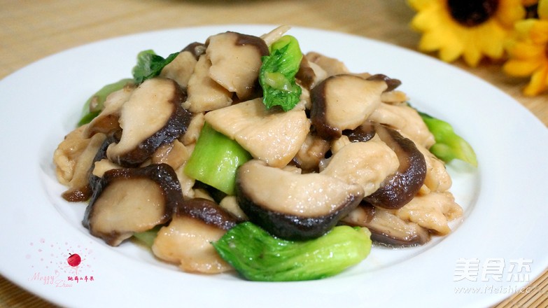 #感恩节#<a href=/shicai/rouqin/ZhengJi/index.html target=_blank><u>鸡肉</u></a><a href=/shicai/shucai/XiangGu/index.html target=_blank><u>香菇</u></a><a href=/shicai/shucai/YouCai/index.html target=_blank><u>油菜</u></a>的做法