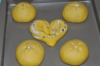 <a href=/shicai/shucai/NanGua/index.html target=_blank><u>南瓜</u></a><a href=/shicai/guopin/ManYueMei/index.html target=_blank><u>蔓越莓</u></a>乳酪包