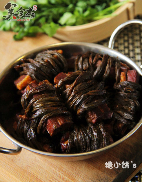 <a href=/shicai/shucai/JiangDou/index.html target=_blank><u>豇豆</u></a>干香扎肉eA.jpg