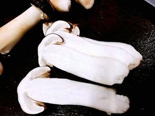 姬松茸杂菌鸡汤