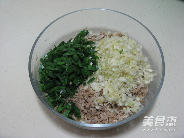 <a href=/shicai/rouqin/ZhuRou/index.html target=_blank><u>猪肉</u></a><a href=/shicai/shucai/XingBaoGu/index.html target=_blank><u><a href=/shicai/guopin/Xing/index.html target=_blank><u>杏</u></a>鲍菇</u></a>水饺的做法