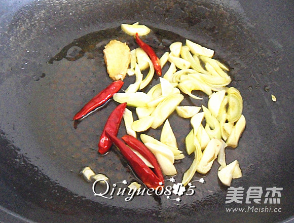 <a href=/shicai/shucai/YuanBaiCai/index.html target=_blank><u>圆<a href=/shicai/shucai/BaiCai/index.html target=_blank><u>白菜</u></a></u></a>炒<a href=/shicai/mimian/FenSi/index.html target=_blank><u>粉丝</u></a>的做法