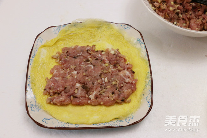 蛋皮肉卷的做法