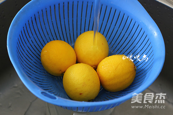 蜜渍<a href=/shicai/guopin/NingMeng/index.html target=_blank><u>柠檬</u></a>的做法