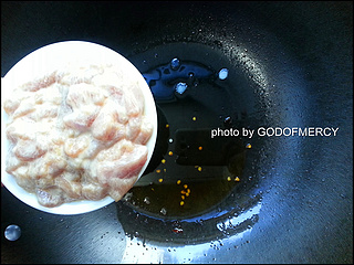 舌尖上的高考:舒缓压力<a href=/shicai/shucai/BaiCai/index.html target=_blank><u>白菜</u></a>炒肉片