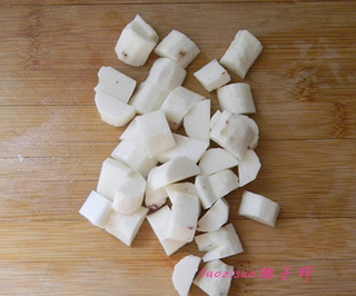 红<a href=/shicai/guopin/Zao/index.html target=_blank><u>枣</u></a>薏仁<a href=/shicai/shucai/ShanYao/index.html target=_blank><u>山药</u></a>粥