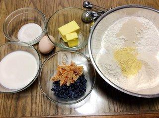 <a href=/shicai/guopin/LanMei/index.html target=_blank><u>蓝莓</u></a>果干杂粮司康