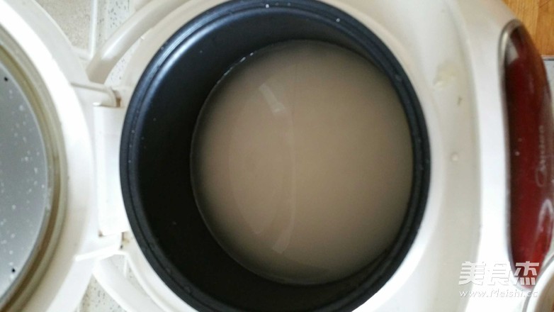 <a href=/shicai/shucai/NanGua/index.html target=_blank><u>南瓜</u></a>红<a href=/shicai/guopin/Zao/index.html target=_blank><u>枣</u></a>饭的做法