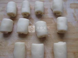 豆沙<a href=/shicai/shucai/JuHua/index.html target=_blank><u>菊花</u></a>酥