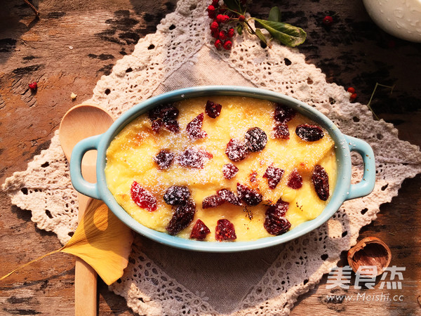 妙用剩<a href=/shicai/mimian/TuSi/index.html target=_blank><u>吐司</u></a>——<a href=/shicai/mimian/TuSi/index.html target=_blank><u>吐司</u></a>布丁（简单版）的做法