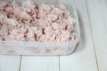 <a href=/shicai/shucai/XiangGu/index.html target=_blank><u>香菇</u></a><a href=/shicai/shucai/YouCai/index.html target=_blank><u>油菜</u></a>酱肉包步骤1