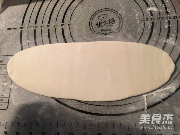 贝壳<a href=/shicai/guopin/HeiZhiMa/index.html target=_blank><u>黑<a href=/shicai/guopin/ZhiMa/index.html target=_blank><u>芝麻</u></a></u></a>花卷的做法