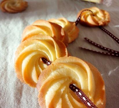 <a href=/shicai/guopin/NingMeng/index.html target=_blank><u>柠檬</u></a>曲奇怎么做?