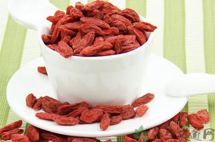 <a href=/shicai/guopin/GouQi/index.html target=_blank><u>枸杞</u></a>补肾阴还是肾阳