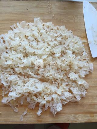 雪燕<a href=/shicai/guopin/Tao/index.html target=_blank><u>桃</u></a>花泪