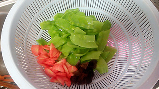 素炒<a href=/shicai/shucai/HeLanDou/index.html target=_blank><u>荷兰豆</u></a>