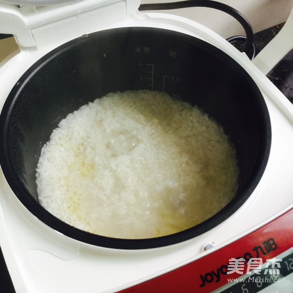 <a href=/shicai/rouqin/JiTui/index.html target=_blank><u>鸡腿</u></a>饭的做法