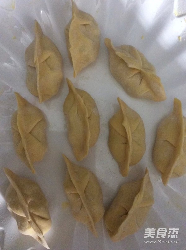 <a href=/shicai/mimian/YuMiMian/index.html target=_blank><u><a href=/shicai/mimian/YuMi/index.html target=_blank><u>玉米</u></a>面</u></a>煎饺的做法