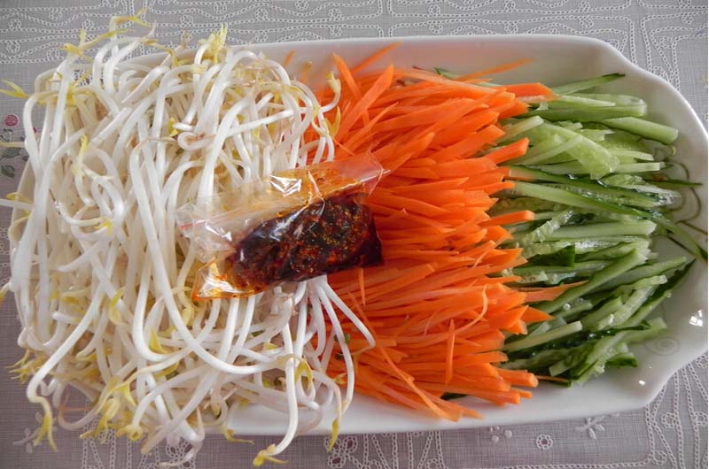 凉拌<a href=/shicai/shucai/HuangDouYa/index.html target=_blank><u><a href=/shicai/mimian/HuangDou/index.html target=_blank><u>黄豆</u></a>芽</u></a>的做法3