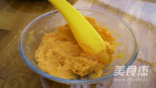 <a href=/shicai/shucai/NanGua/index.html target=_blank><u>南瓜</u></a><a href=/shicai/shucai/WanDou/index.html target=_blank><u>豌豆</u></a>包的做法