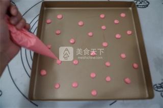 圣诞<a href=/shicai/guopin/CaoMei/index.html target=_blank><u>草莓</u></a>蛋糕卷