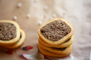 朗姆<a href=/shicai/guopin/PuTao/index.html target=_blank><u>葡萄</u></a>椰蓉饼干