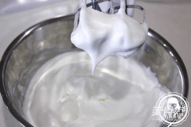 <a href=/shicai/guopin/ManYueMei/index.html target=_blank><u>蔓越莓</u></a>乳酪戚风的做法