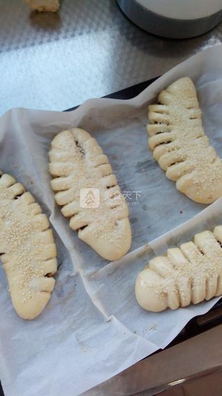 豆沙麦穗<a href=/shicai/mimian/MianBao/index.html target=_blank><u>面包</u></a>