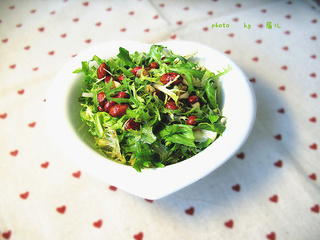 凉拌<a href=/shicai/shucai/KuJu/index.html target=_blank><u>苦菊</u></a><a href=/shicai/guopin/HuaSheng/index.html target=_blank><u>花生</u></a>米