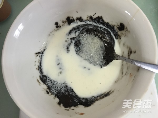 贝壳<a href=/shicai/guopin/HeiZhiMa/index.html target=_blank><u>黑<a href=/shicai/guopin/ZhiMa/index.html target=_blank><u>芝麻</u></a></u></a>花卷的做法