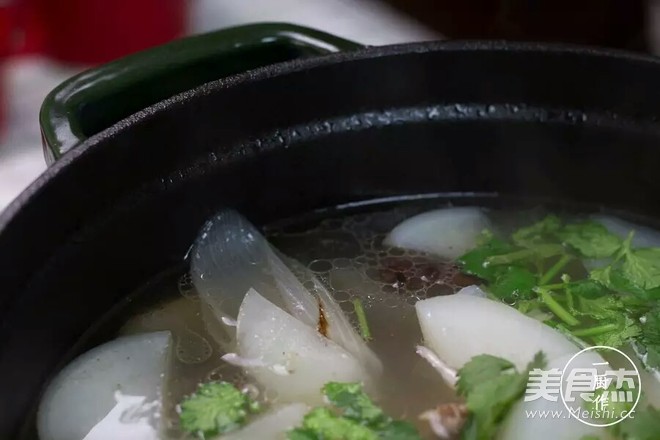 清炖<a href=/shicai/rouqin/YangPai/index.html target=_blank><u>羊排</u></a><a href=/shicai/shucai/LuoBo/index.html target=_blank><u>萝卜</u></a>汤的做法