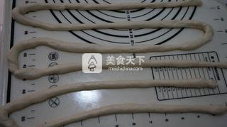 中国福<a href=/shicai/mimian/MianBao/index.html target=_blank><u>面包</u></a>