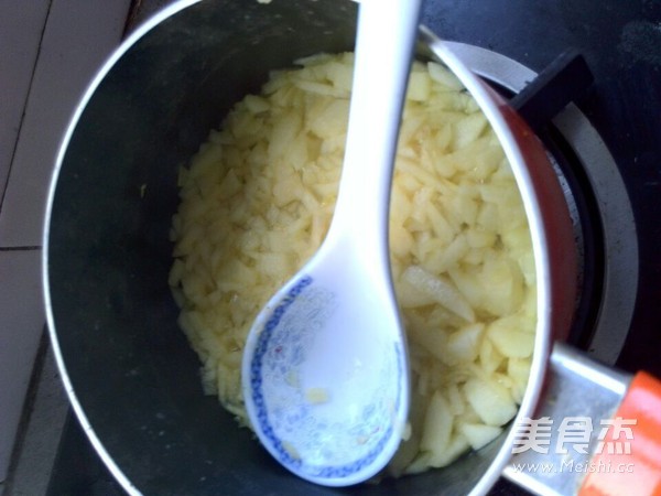 <a href=/shicai/guopin/PingGuo/index.html target=_blank><u>苹果</u></a>酱的做法