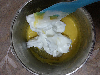 无油<a href=/shicai/mimian/NiuNai/index.html target=_blank><u>牛奶</u></a><a href=zt/qifengdg target=_blank><u>戚风蛋糕</u></a>