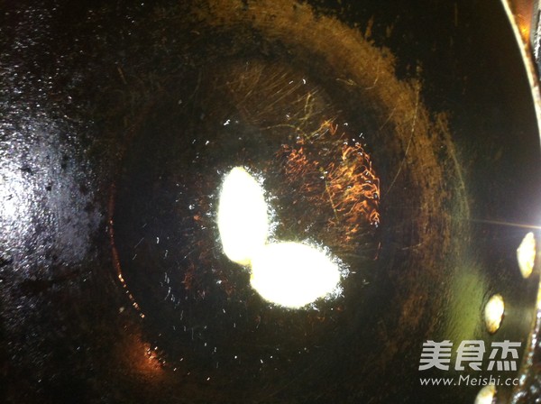 腐乳烧<a href=/shicai/shucai/CanDou/index.html target=_blank><u>蚕豆</u></a>的做法