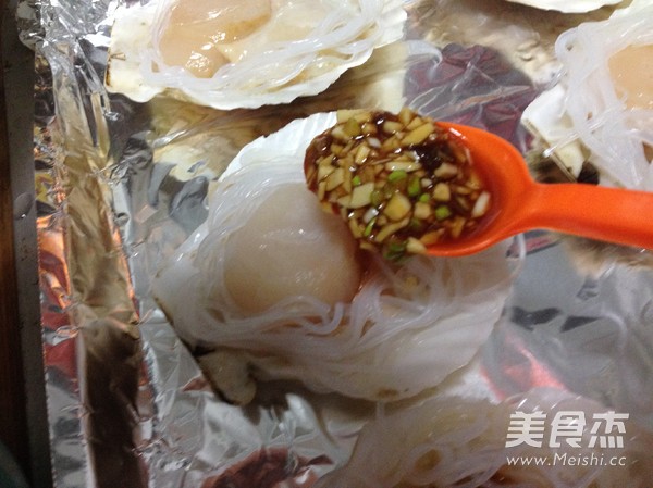 懒人厨房:蒜蓉<a href=/shicai/mimian/FenSi/index.html target=_blank><u>粉丝</u></a><a href=/shicai/shuichanpin/ShanBei/index.html target=_blank><u>扇贝</u></a>的做法