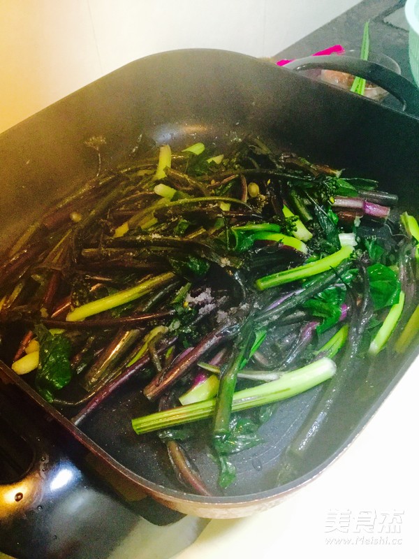 肉片炒<a href=/shicai/shucai/CaiXin/index.html target=_blank><u>菜心</u></a>的做法