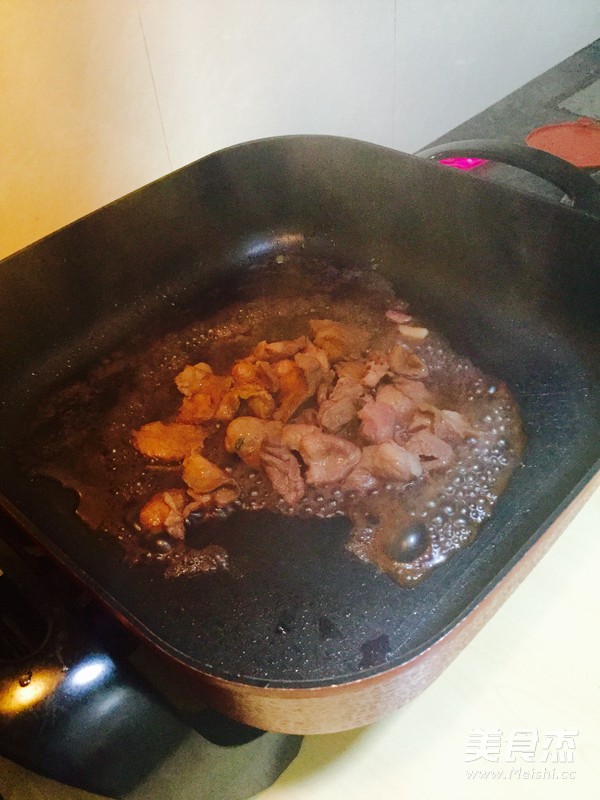 肉片炒<a href=/shicai/shucai/CaiXin/index.html target=_blank><u>菜心</u></a>的做法